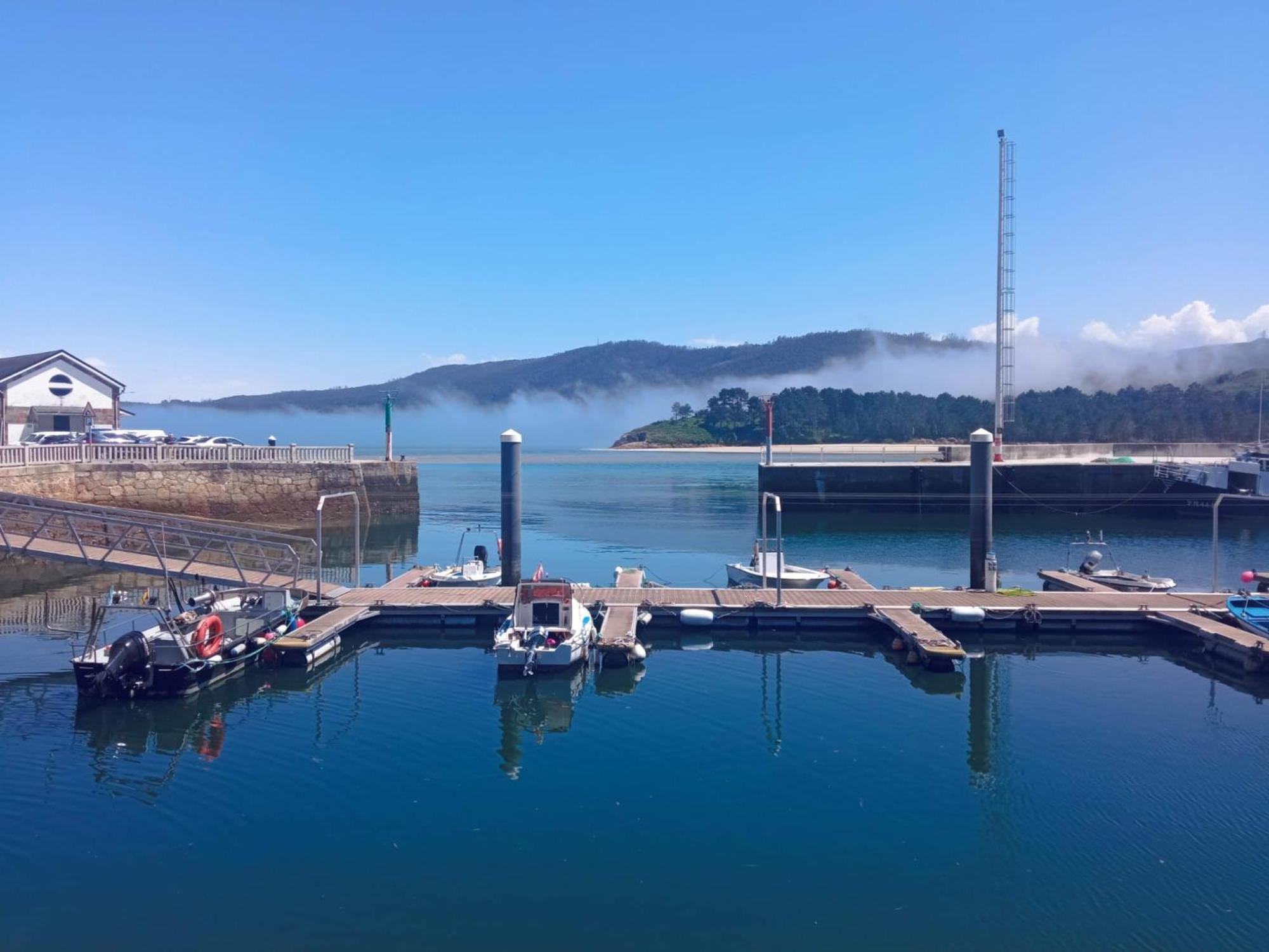 Hostal La Marina Porto do Barqueiro Екстер'єр фото