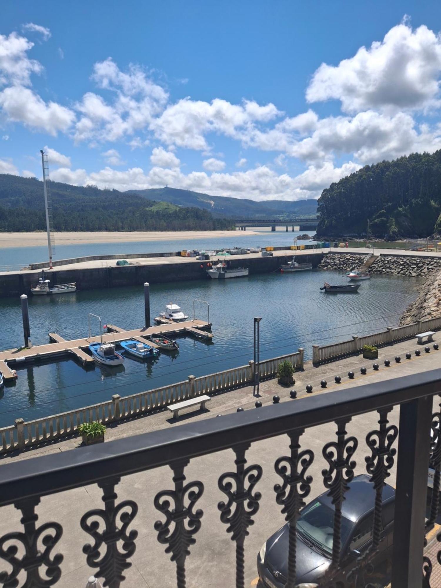 Hostal La Marina Porto do Barqueiro Екстер'єр фото